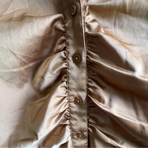 Abercrombie & Fitch Gold Ruched Button Down Long sleeve Shirt - Picture 4 of 11